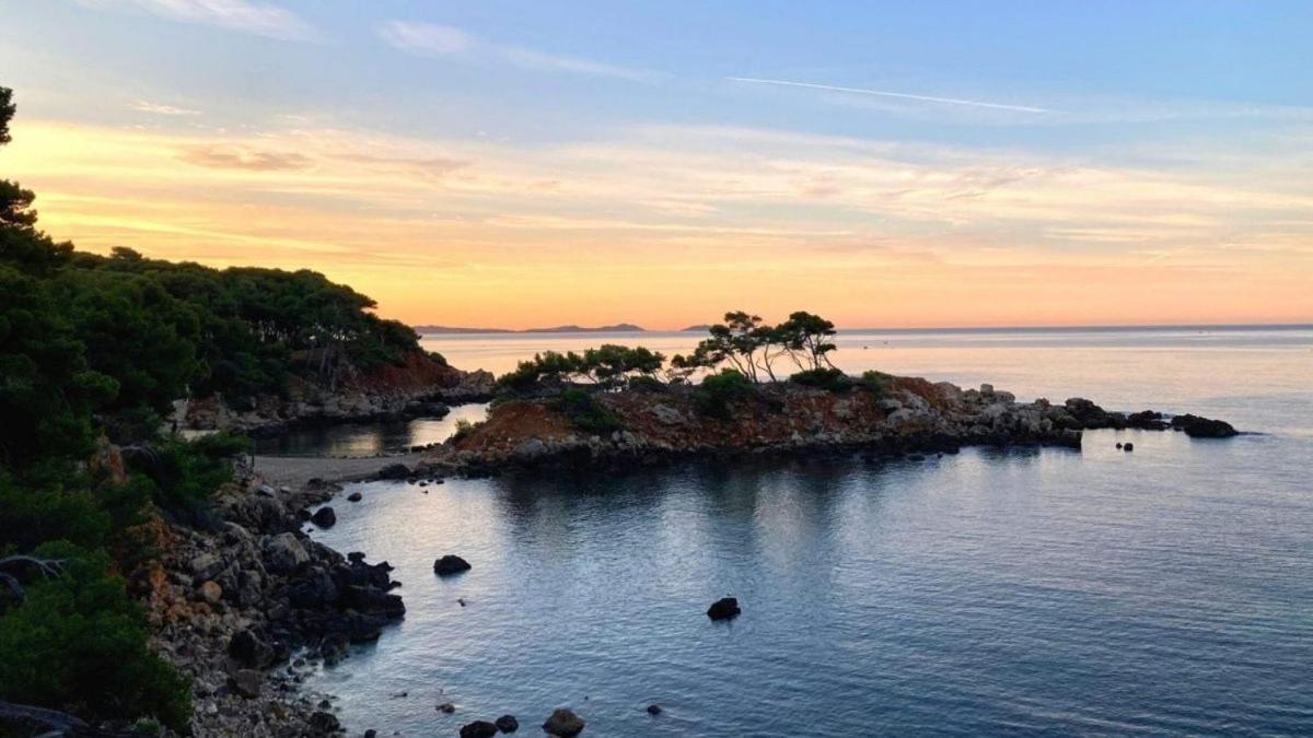 Superbe Appartement En Bord De Mer Бандоль Экстерьер фото
